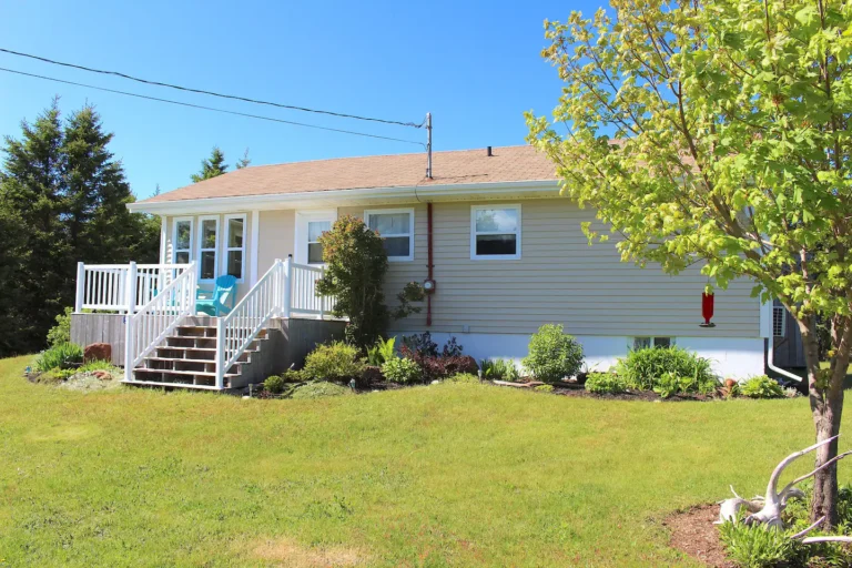 Exterior.jpg 768x512